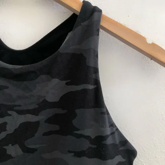 ATHLETA Camo Conscious Crop Bra Size Medium - Picture 5 of 9